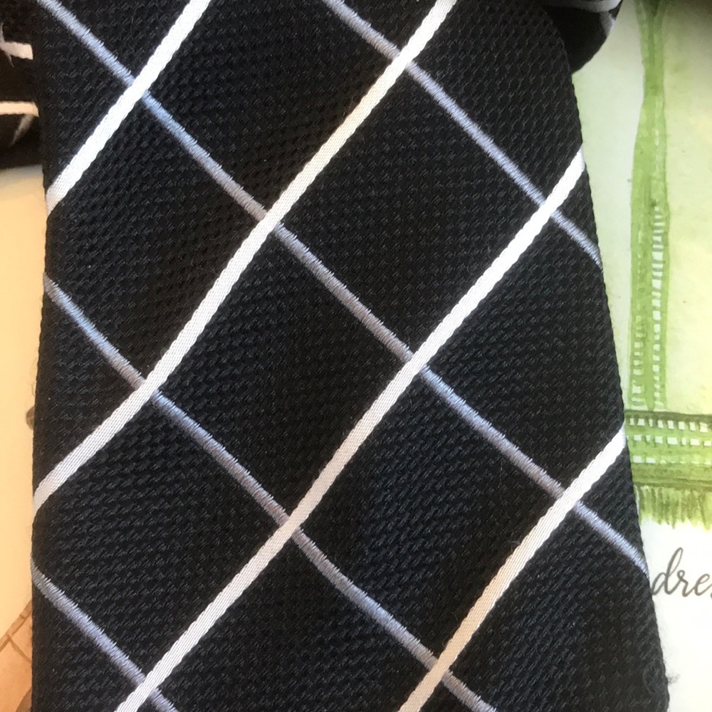 Authentic Donald Trump Tie - Picture 9 of 11